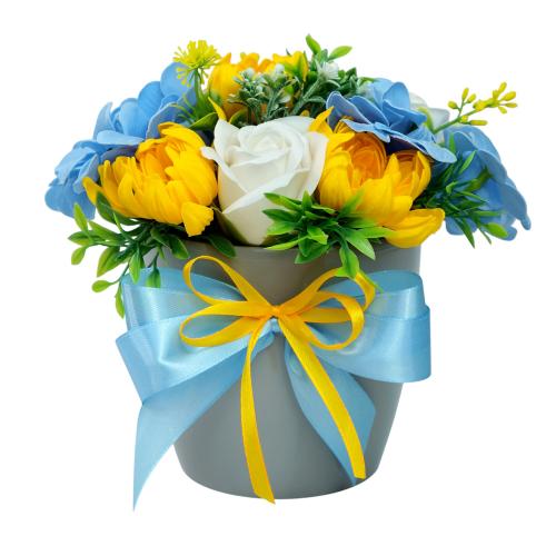 flower arrangement  ‘ukraine in the heart’, 250 x 200 x 200 mm