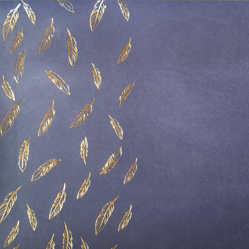 Відріз шкірзаму з тисненням золотою фольгою, дизайн Golden Feather Lavender, 50см х 25см - фото 1