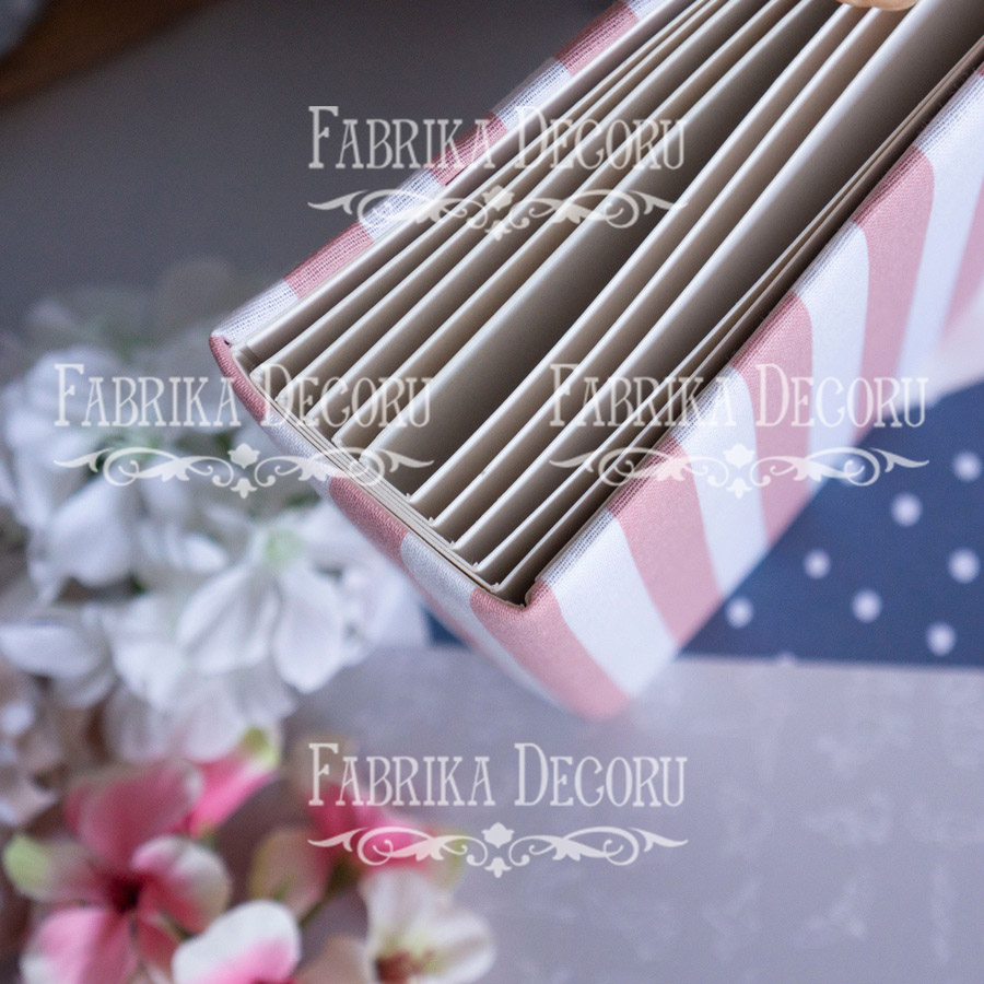 Blankoalbum mit weichem Stoffbezug Weiße und rosa Streifen 20cm x 20cm - foto 1  - Fabrika Decoru