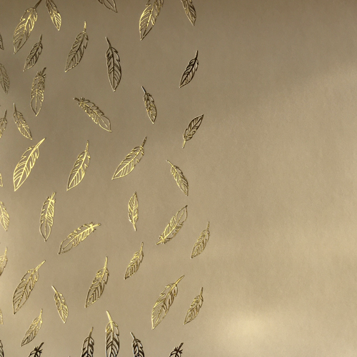 Skóra PU do oprawiania ze złotym wzorem Golden Feather Beige, 50cm x 25cm  - foto 1  - Fabrika Decoru