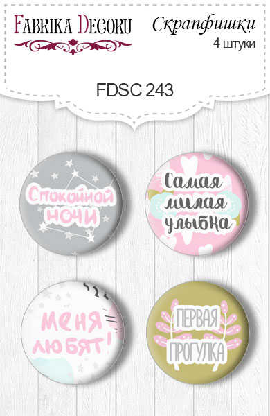 Zestaw 4 ozdobnych buttonów Scandi Baby Girl 3 RU #243 - Fabrika Decoru