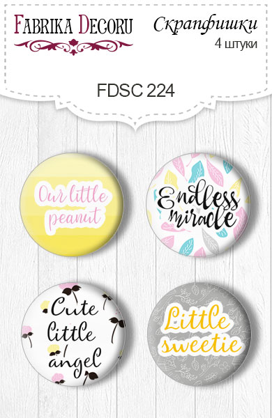 Set mit 4 Stk. Flair-Buttons zum Scrapbooking „Mein kleines Sparrow-Mädchen“ EN #224 - Fabrika Decoru