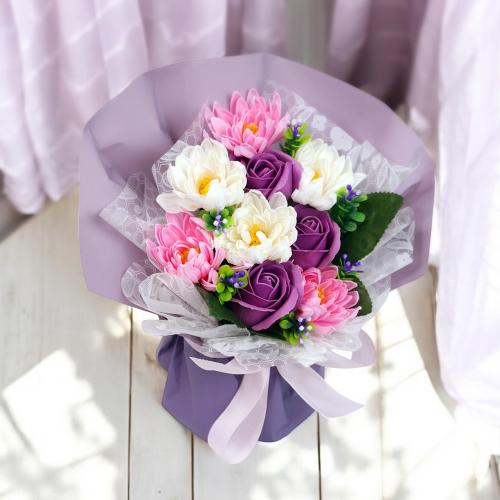 Bouquet of white and purple chrysanthemums with roses “Surprise” - foto 0