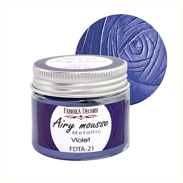 Luftiges Mousse metallisch. Farbe Violett