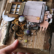 Холст на куске дерева - фото